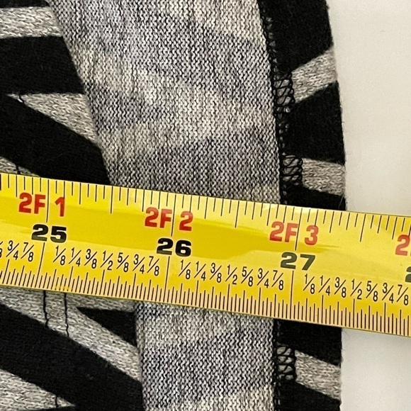 Tacera sz med knit top 1/2 zip in front black and gray design - Picture 6 of 13